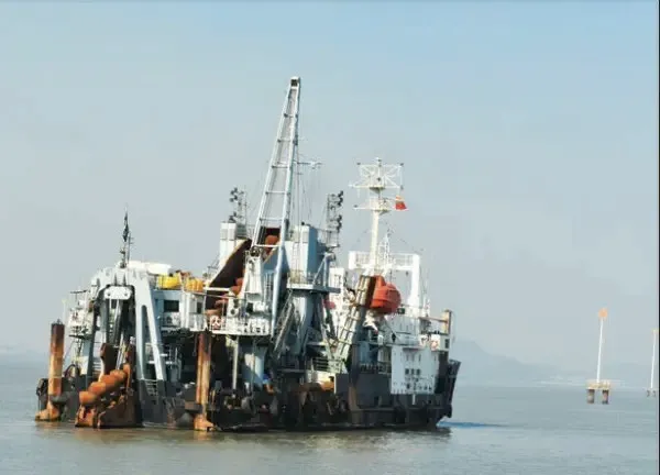 An-offshore-oil-rig-extracts-petroleum-from-below-the-seabed---When-Does-Nature-Become-A-Resource-Revision-Notes-&-MCQs---E-book-NCERT